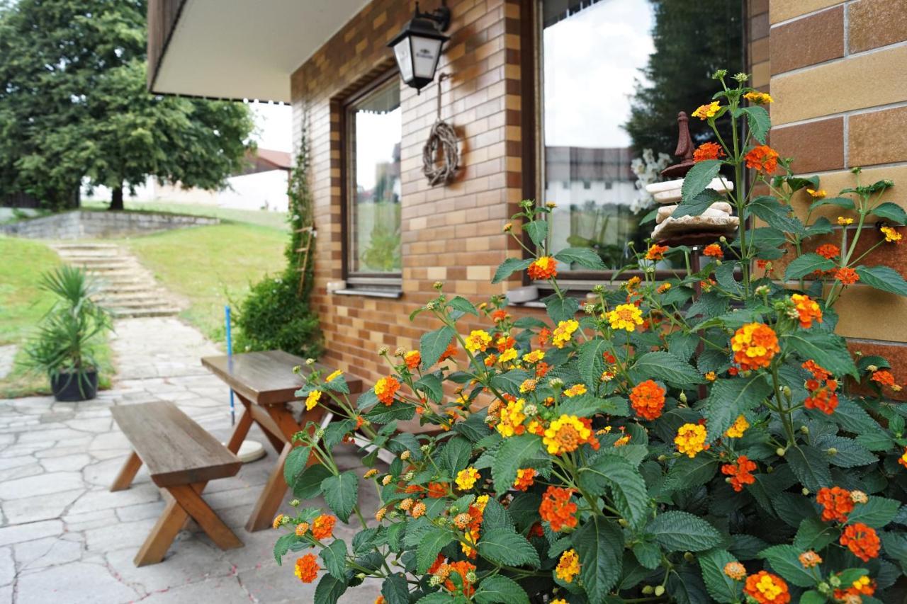 Hotel-Landgasthof Henghuber Roetz Exterior photo